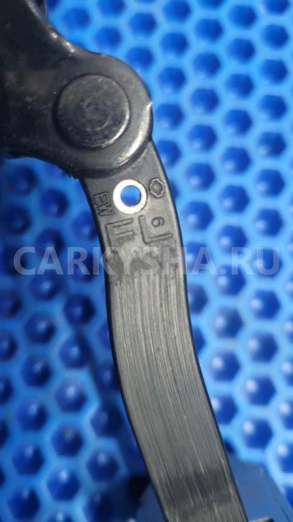 Ограничитель двери Nissan Almera 2014 80430EW000 G15 K4M, передний Nissan Almera 