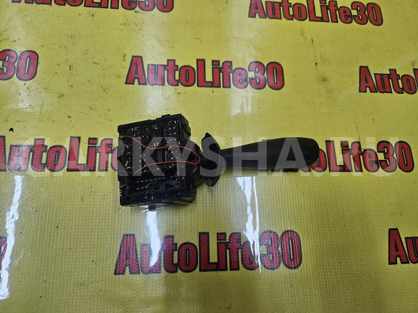 Переключатель подрулевой Renault Duster оригинальный номер E1109568