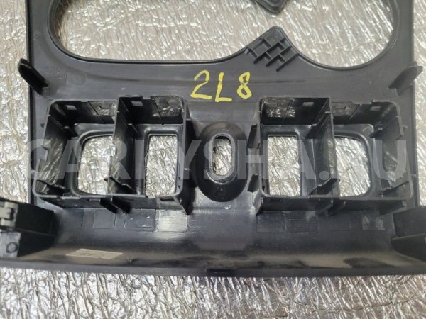 Накладка декоративная Renault Logan 2018 275002137R L8A9 K4M Renault Logan 